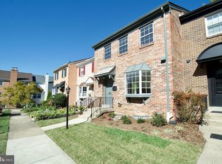 10458 Armstrong St, Fairfax, VA 22030