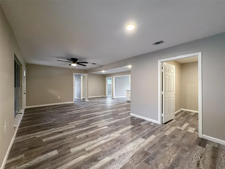 7710 Claiborne St — Photo 10