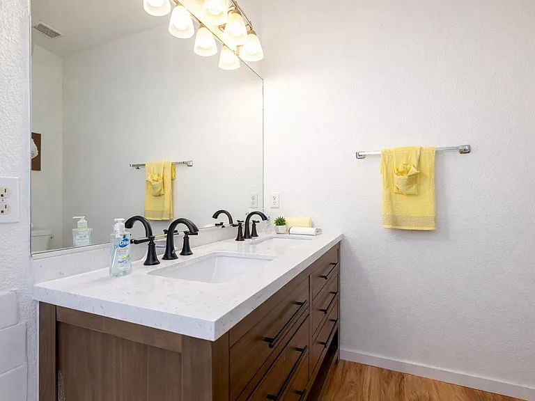 Casa Verde Dr — Photo 3
