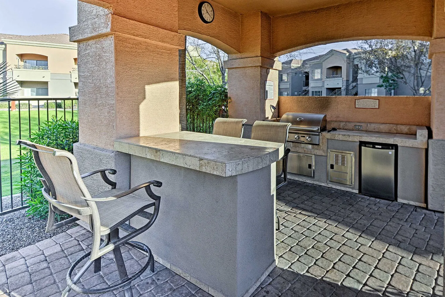 1 bed, 1.0 bath, 796 sqft, $3,667 — Photo 4