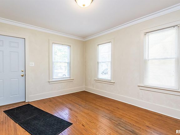 4th image of 511 E Maywood Ave