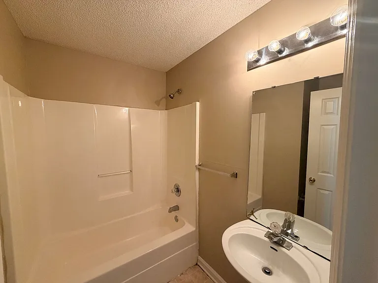 3008 Ginny Dr — Photo 12