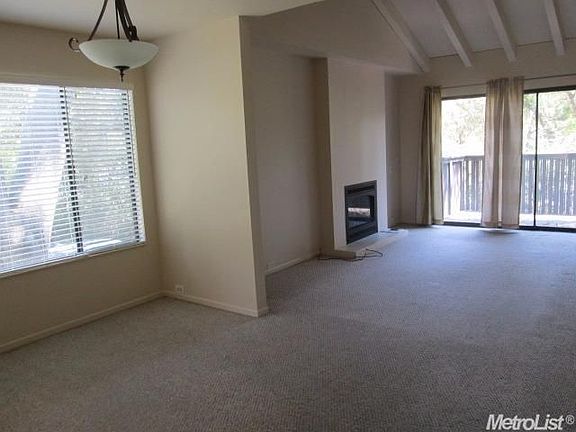 5th image of 802 Woodside Ln E Unit 15
