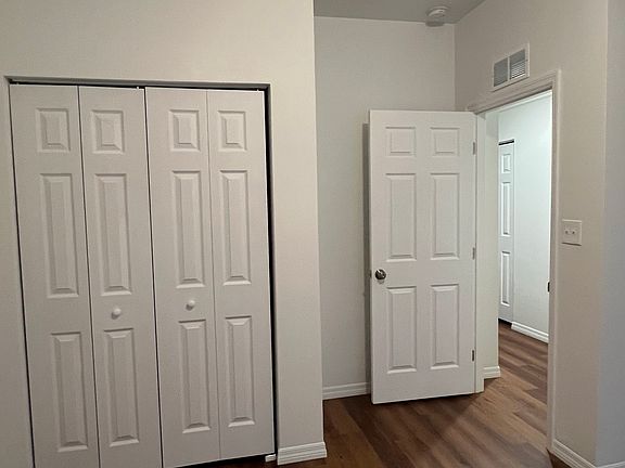 3rd image of 4463 Greenwood Ave