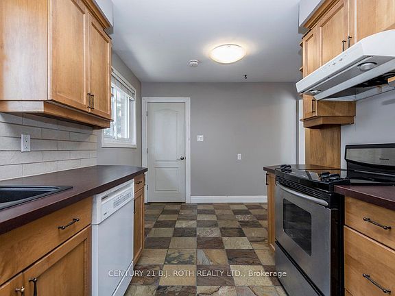 5th image of 36 Cynthia Ct E