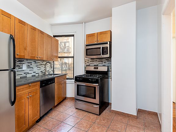 5th image of 867 W 181st St APT 3H
