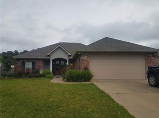 136 Legacy Pointe Dr, Pineville, LA 71360