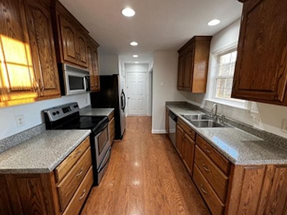 5th image of 1912 Spears Ln