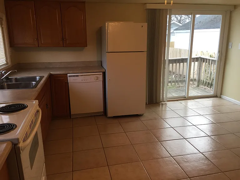 2943 Glenbroke St — Photo 3