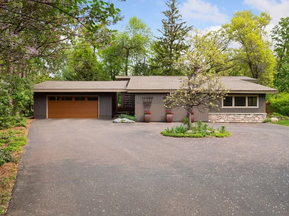 1 Swallow Ln, North Oaks, MN 55127
