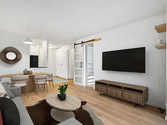 3rd image of 4343 N Clarendon Ave APT 911