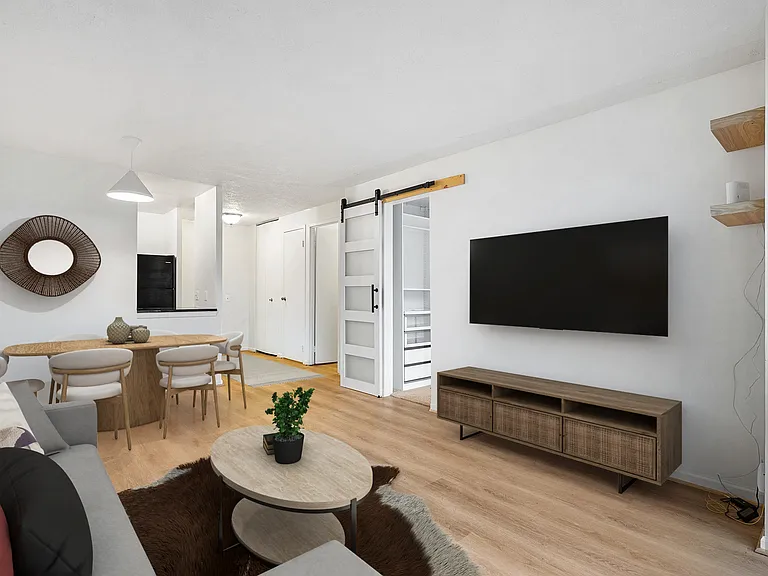 4343 N Clarendon Ave #911 — Photo 3