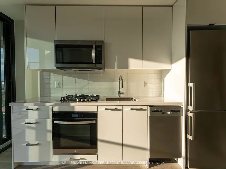 195 McCaul St #1215 — Photo 4