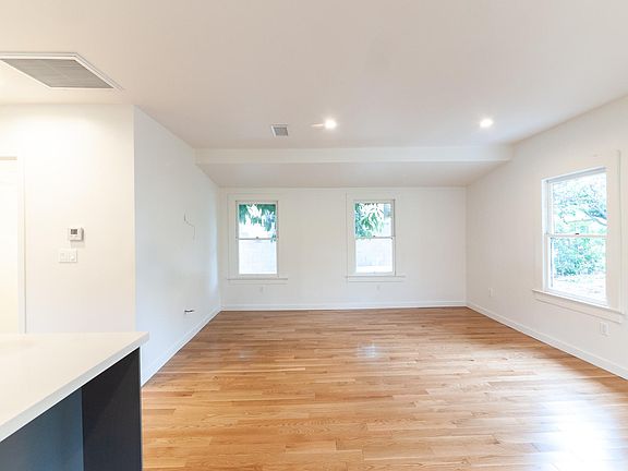 5th image of 4762 Mendota Ave