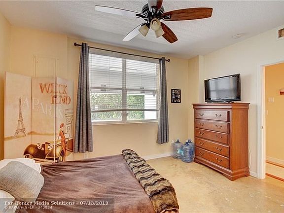 5th image of 2758 NE 8th Ave
