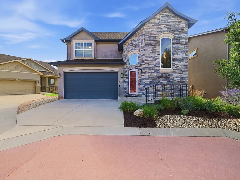 5671 Majestic Dr — Photo 1