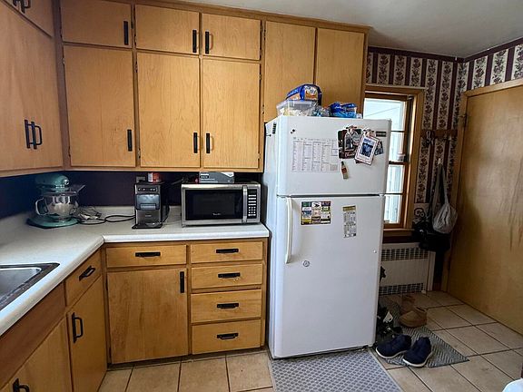 4th image of 805 S 2nd St