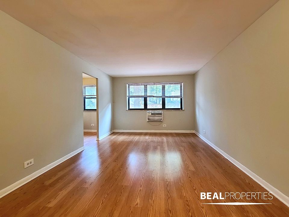 1st image of 510 W Briar Pl #510104