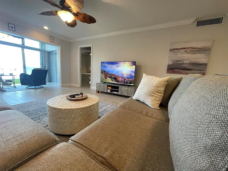 410 Wilma Cir #103 — Photo 6