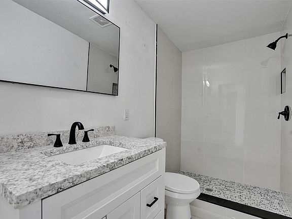 3rd image of 1632 Lauderdale Manor Drive