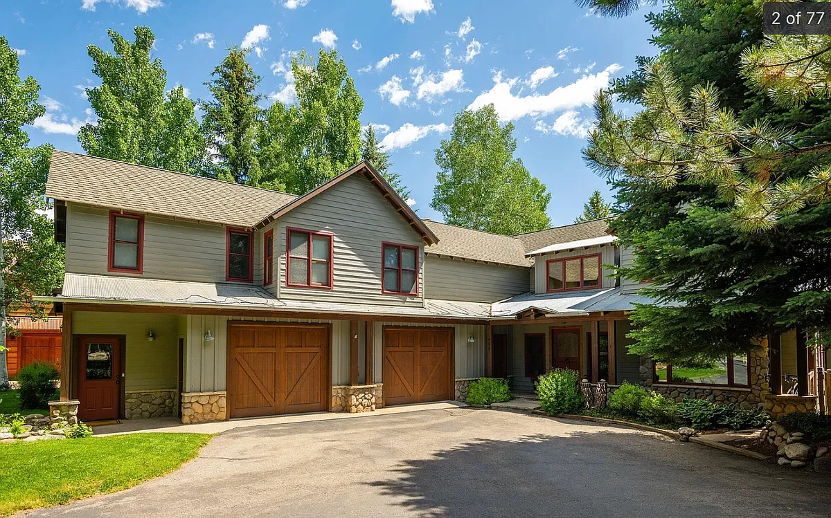 Entrance door shown on bottom left. The space is the upstairs above the garage. - 4159 Crystal Bridge Dr #B