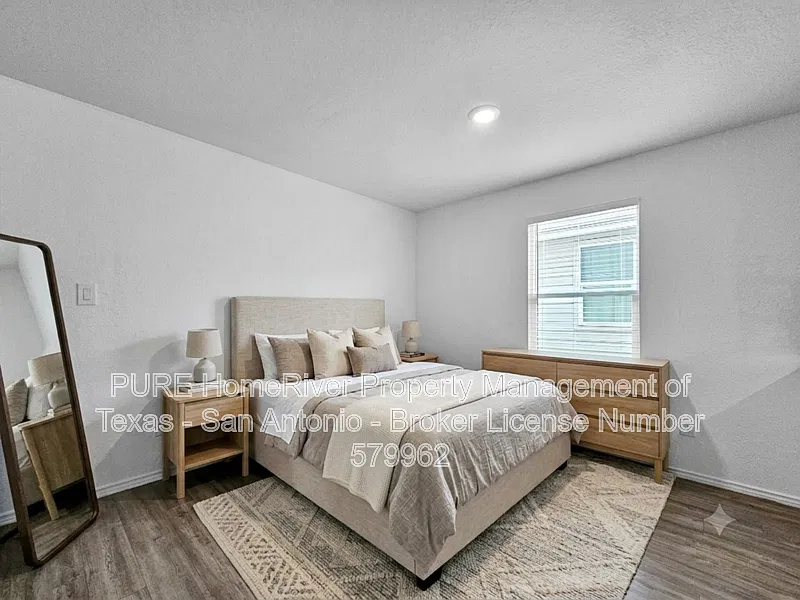 4 bed, 2.5 bath, 1950 sqft, $1,695 — Photo 3