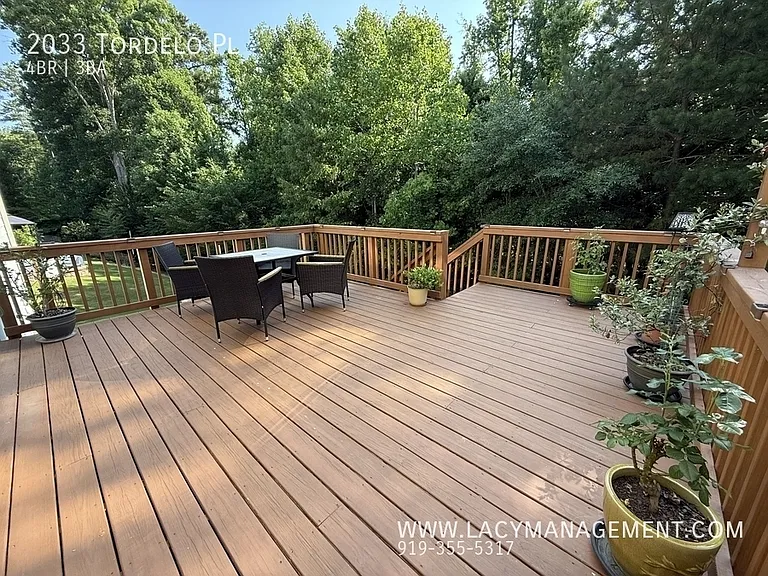 2033 Tordelo Pl — Photo 32