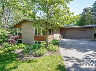2617 Scenicview Dr NE, Grand Rapids, MI 49525
