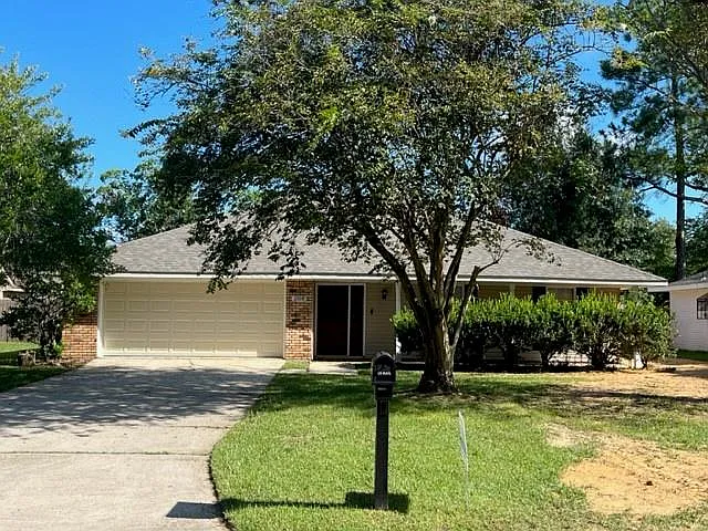 4 bed, 2.0 bath, 1678 sqft, $2,100 — Photo 1