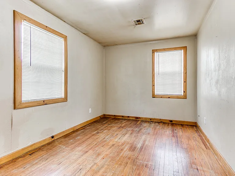 3109 NE 15th St #1 — Photo 8