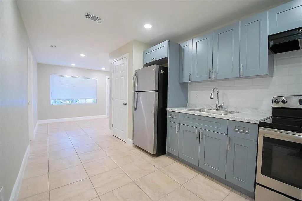 3 bed, 1.0 bath, 1550 sqft, $1,600 — Photo 4