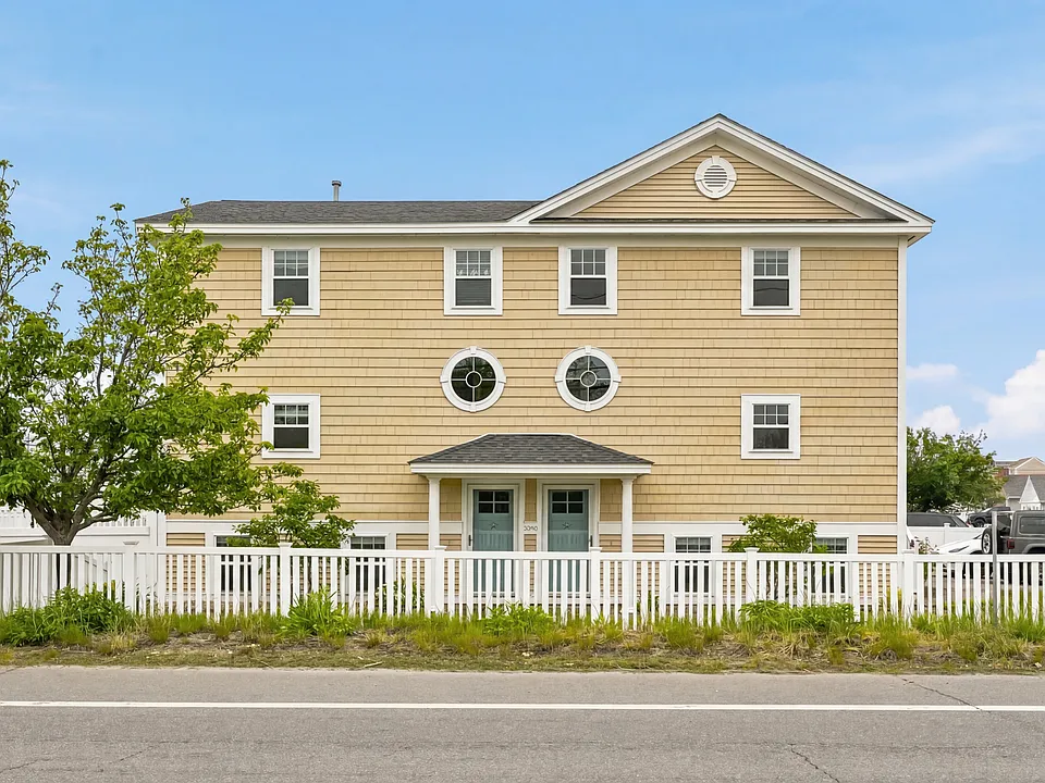 296 Ocean Blvd #B