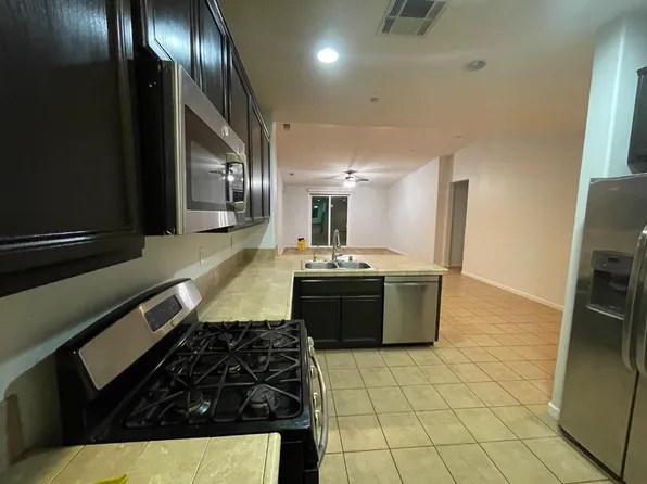 6671 E Harwood Ave, Fresno, CA 93727