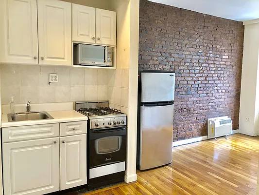 Rented by Kahen Properties | media 15