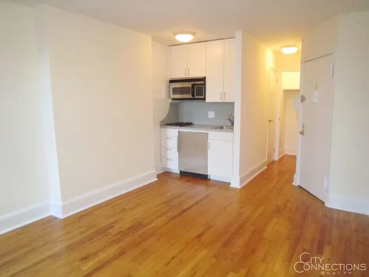 Rented by City Connections Realty | media 26