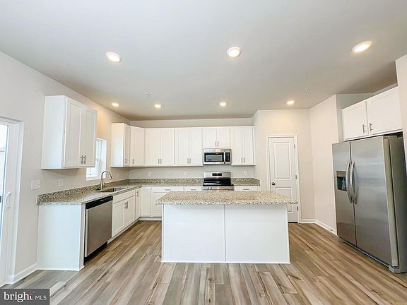 3rd image of 5568 Marksburg Pl