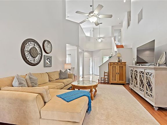 3rd image of 409 Fan Palm Ct NE