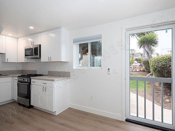 2nd image of 4950 1/2 Del Mar Ave #0