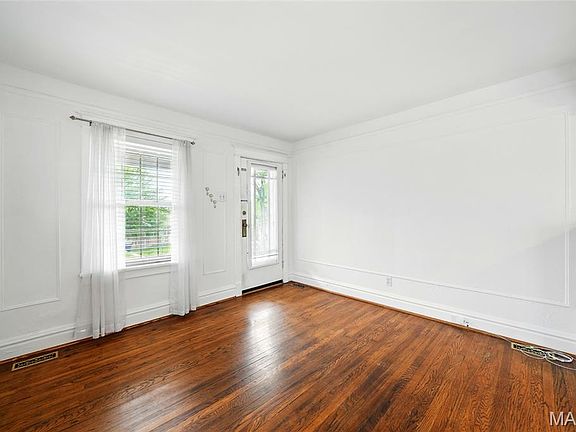 2nd image of 1457 Sproule Ave
