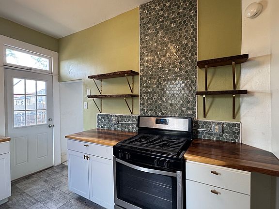 2nd image of 306 1/2 Arno St NE