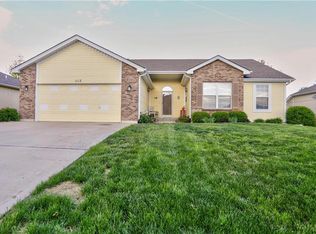 1112 Silhouette Dr, Kearney, MO 64060