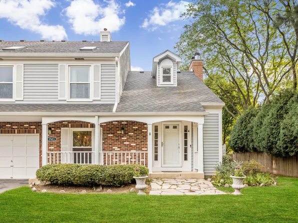 1523 Queensgreen Cir, Naperville, IL 60563