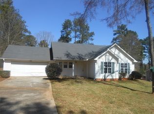 106 S Circle Dr, Ellenwood, GA