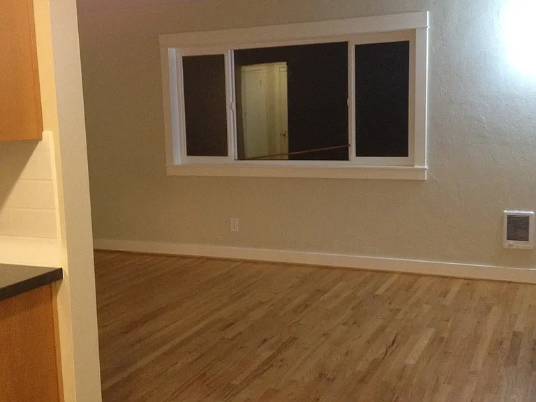 Lombardy Apartments — Photo 19