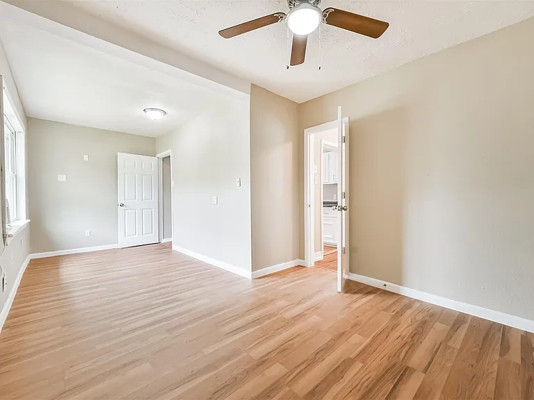 7615 Avenue E — Photo 15