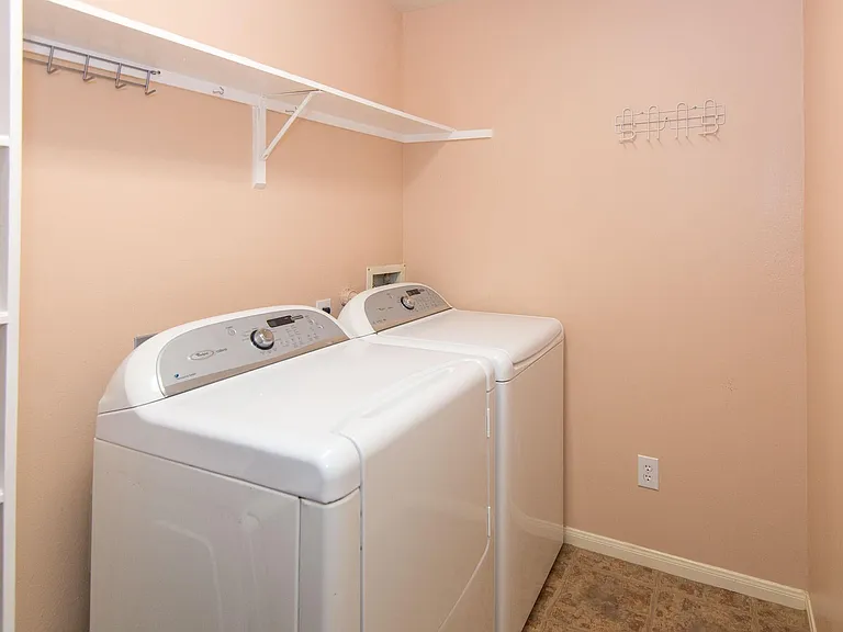 2207 Ames St — Photo 24
