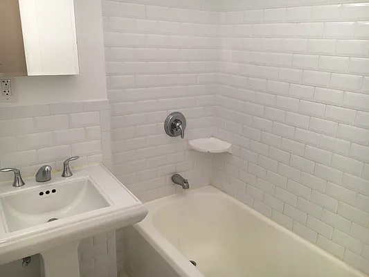 Rented by Stonehenge NYC LLC | media 28