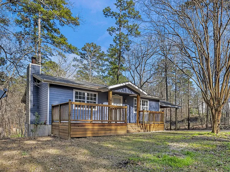 1121 Victoria Dr — Photo 2