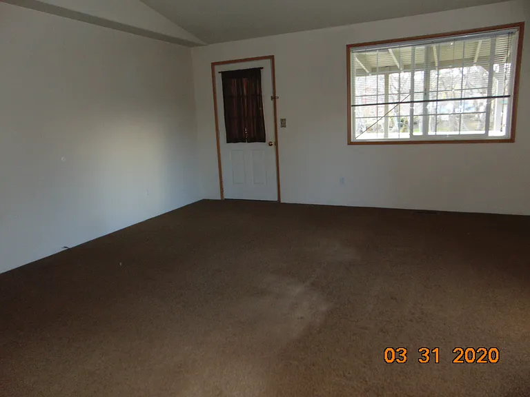 1012 S Shasta Ave — Photo 5