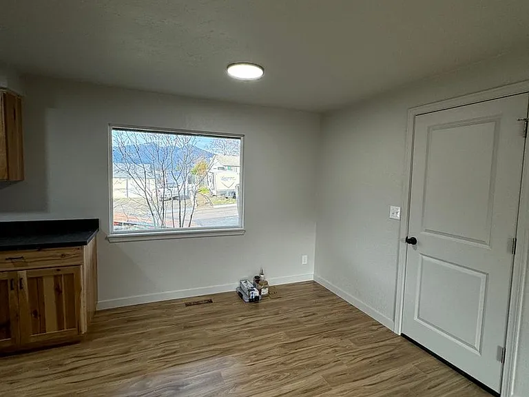 237 Clark Ter — Photo 8